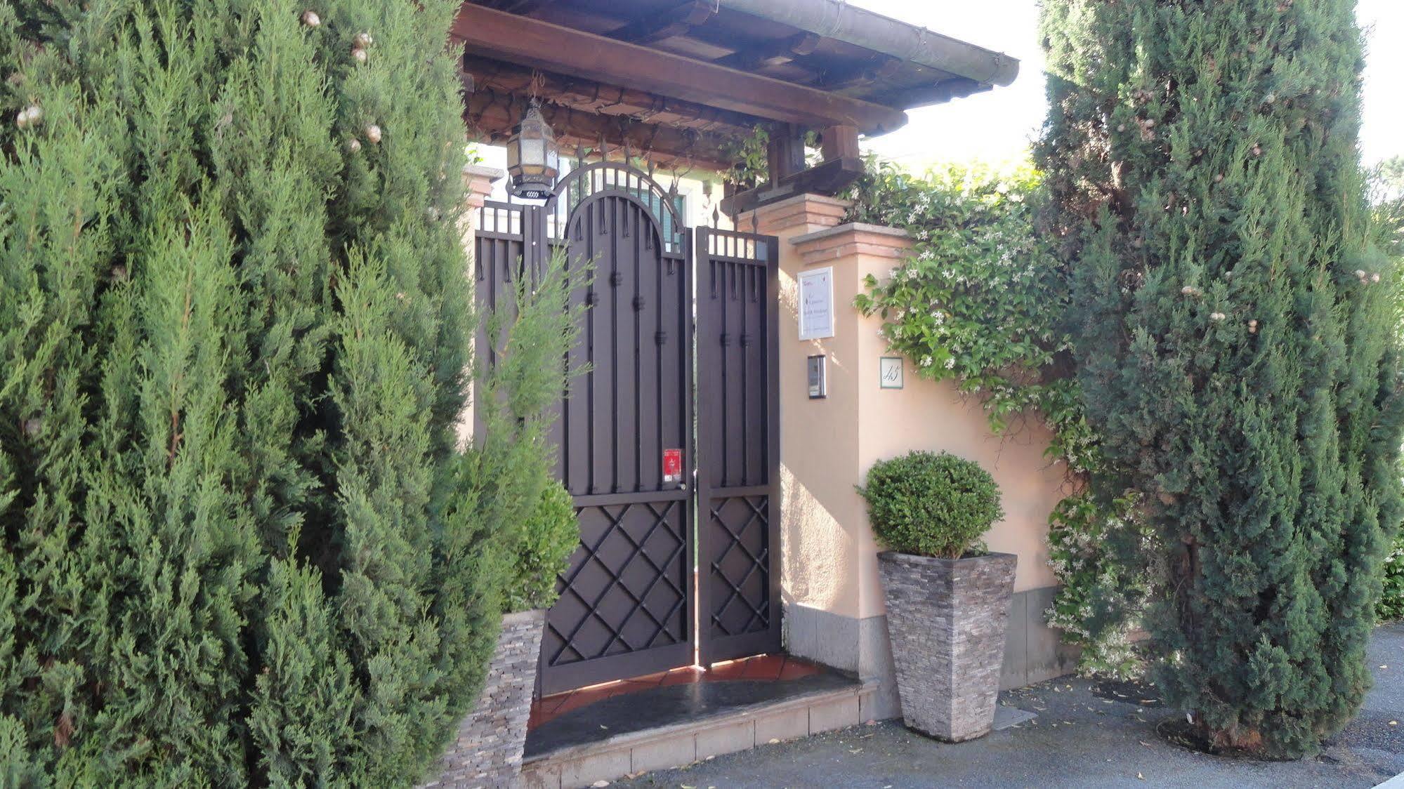 B&B Le Lanterne Casal Palocco Exteriör bild
